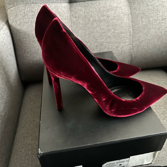 Saint Laurent BRAND NEW heels - Picture 5 of 8